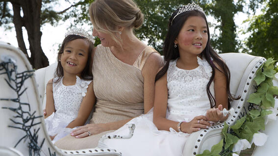 Journi, her mom, and her sister enjoying their carriage ride