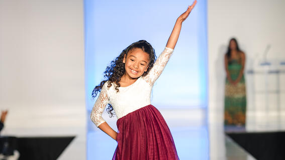 Mia wish kid with epilepsy on the runway at It's In The Bag