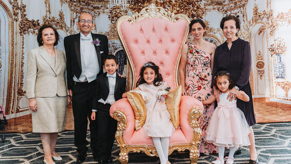Mia in throne with family