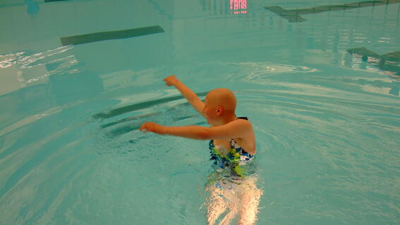 Lenka in the pool with family