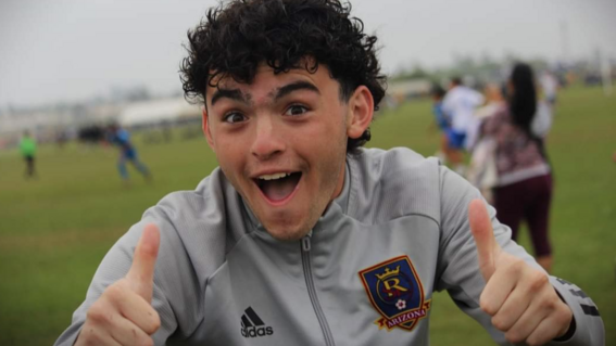 Mateo thumbs up