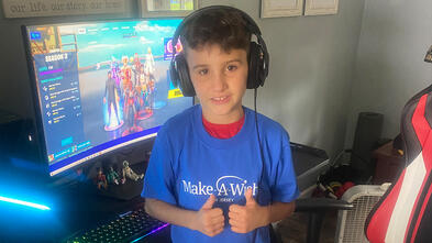 Ian gives a thumbs up in front of his new gaming computer.