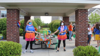 Volunteers Kristine & Lisa
