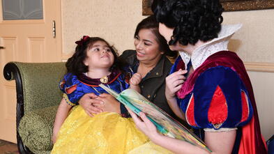 Wish Kid Penny and mom Cecelia with Snow White