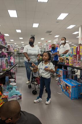Wish kid Emoni shopping with her family