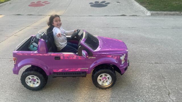 Mykela - Shopping Spree - Toy Car - Iowa 